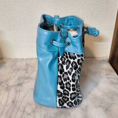 お値下げ致しました。ティピィカレン ハンドバッグ ブルー レオパード ティピィカレン HI ブルー レオパード ドローストリングバッグの画像