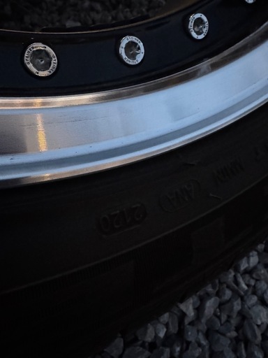 シュタイナー18インチ235/50r18
スタッドレス付き