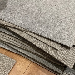 タイルカーペット　ニトリと東リのもの