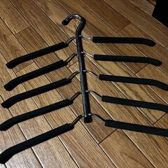 多機能省スペースハンガー2つ＋木製ベルトハンガー