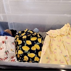 子供服まとめ売り‼️衣装ケースいっぱい30着以上の画像