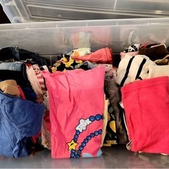子供服まとめ売り‼️衣装ケースいっぱい30着以上の画像