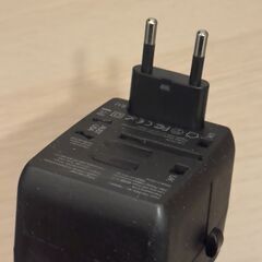 海外変換プラグ コンセント USB充電 トラベルアダプターの画像