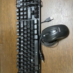 ゲーミングキーボードとマウス
