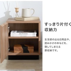 サイドテーブル　ベッド横の画像