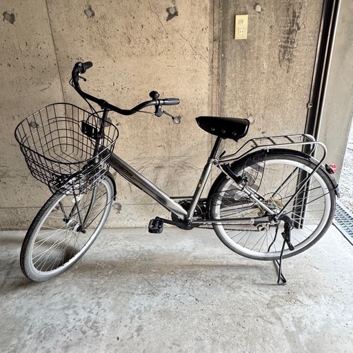 中古　自転車 ノーパンクタイヤ　シルバー　6段変速　LEDオートライト