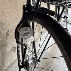 中古　自転車 ノーパンクタイヤ　シルバー　6段変速　LEDオートライトの画像