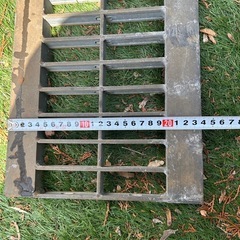 Rejilla de cubierta de canalón en forma de Uの画像