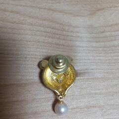 パンダデザインのピンバッチ パール付きの画像
