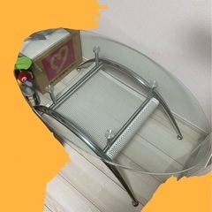 ガラステーブルの画像