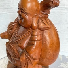木製の縁起の良い布袋さんの置き物ですの画像