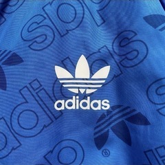 adidasオリジナルス総柄ナイロンジャケットの画像