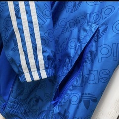 adidasオリジナルス総柄ナイロンジャケットの画像