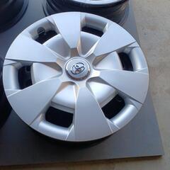 トヨタスチールホイールとホイールキャップの画像