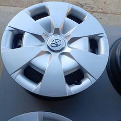 トヨタスチールホイールとホイールキャップの画像