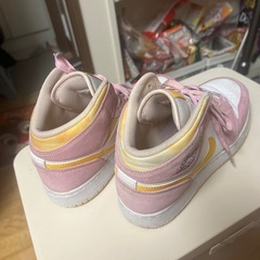 レデースJORDAN1 MID SE 　の画像