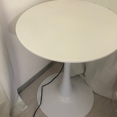 白テーブル
