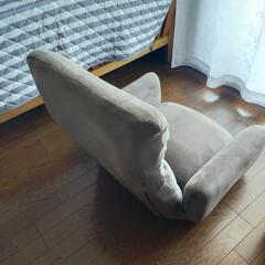  カインズ 低反発肘付き回転座椅子 グレー

の画像