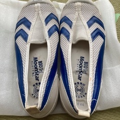 体育館シューズ