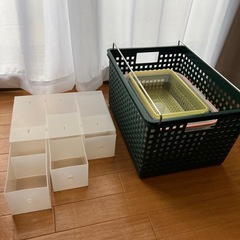 無印良品小物引出し、その他収納カゴ　