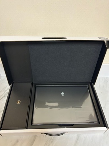 Dell Alienware x16 R2ゲーミングノートパソコン　来年2月まで保証付　新品未使用品