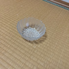 花形 透明ガラス皿 小型の画像