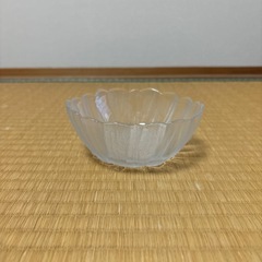 花形 透明ガラス皿 小型の画像