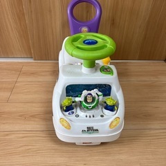 バズライトイヤー　車