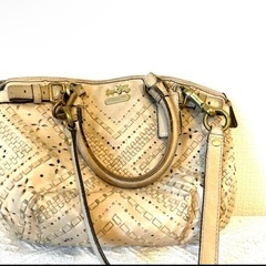coach コーチ　ベージュ 穴あきデザイン ショルダーバッグ