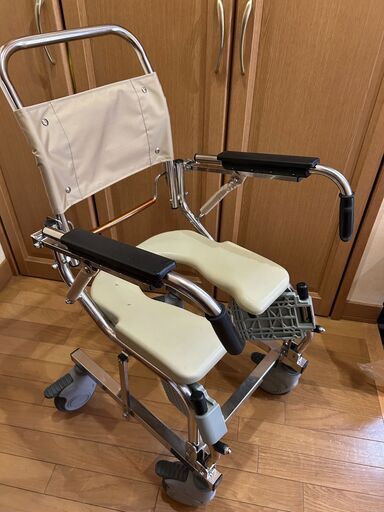 トイレ用車椅子。お引き取りの方限定です。 (NOEL) 荒子川公園のその他 