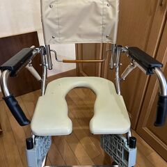 トイレ用車椅子。お引き取りの方限定です。の画像