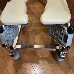 トイレ用車椅子。お引き取りの方限定です。の画像