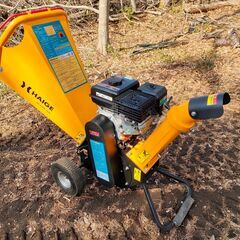 エンジン式粉砕機 ウッドチッパー の画像