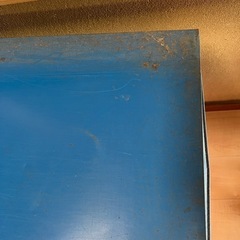 巨大な缶箱の画像