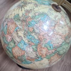 インテリアにもなるおしゃれな地球儀の画像