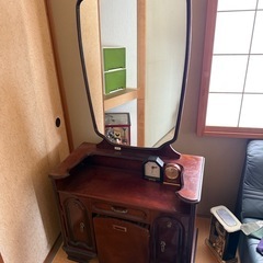 ドレッシングテーブル