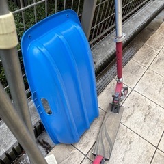 【ジャンク品】キックボード、ソリ、竹馬セットの画像