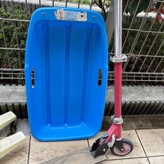 【ジャンク品】キックボード、ソリ、竹馬セットの画像