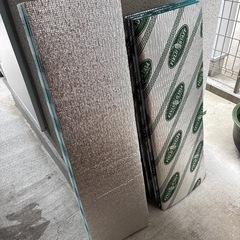 キャンプ用のテントのマット