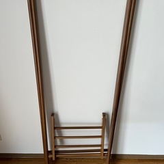 木製ハンガーラックの画像