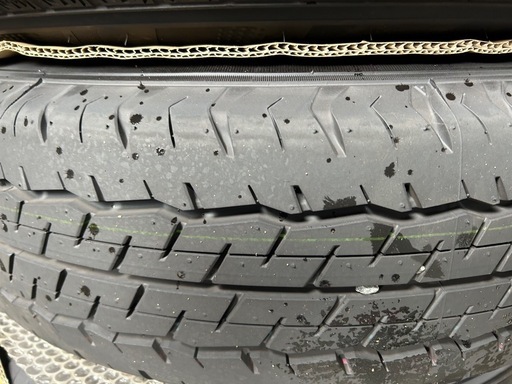 ハイエース　新車外し　タイヤ四本セット