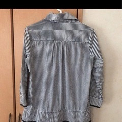 極美品クイーンズコートブラウスの画像