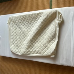 赤ちゃん用　マットレス（敷布団）、防水カバーの画像