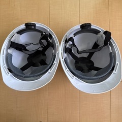 白 ヘルメット 2個の画像