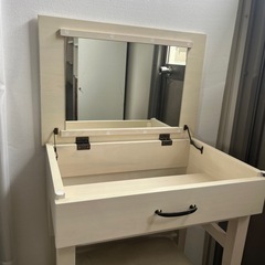 白いドレッサー　ミラー　机　テーブル　椅子　チェア　デスクの画像