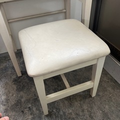白いドレッサー　ミラー　机　テーブル　椅子　チェア　デスクの画像