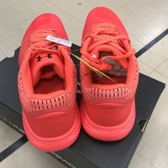 ☆ドリーム２号館☆ ジモティー割引 UNDER ARMOUR/ローカットスニーカー/28.0/RED/3020204-600の画像