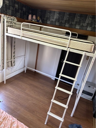 ベッド　クッション