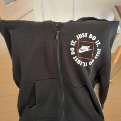 ナイキパーカ〜