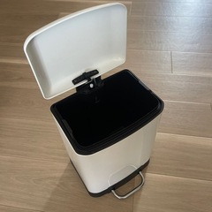レバー開閉式ゴミ箱 の画像